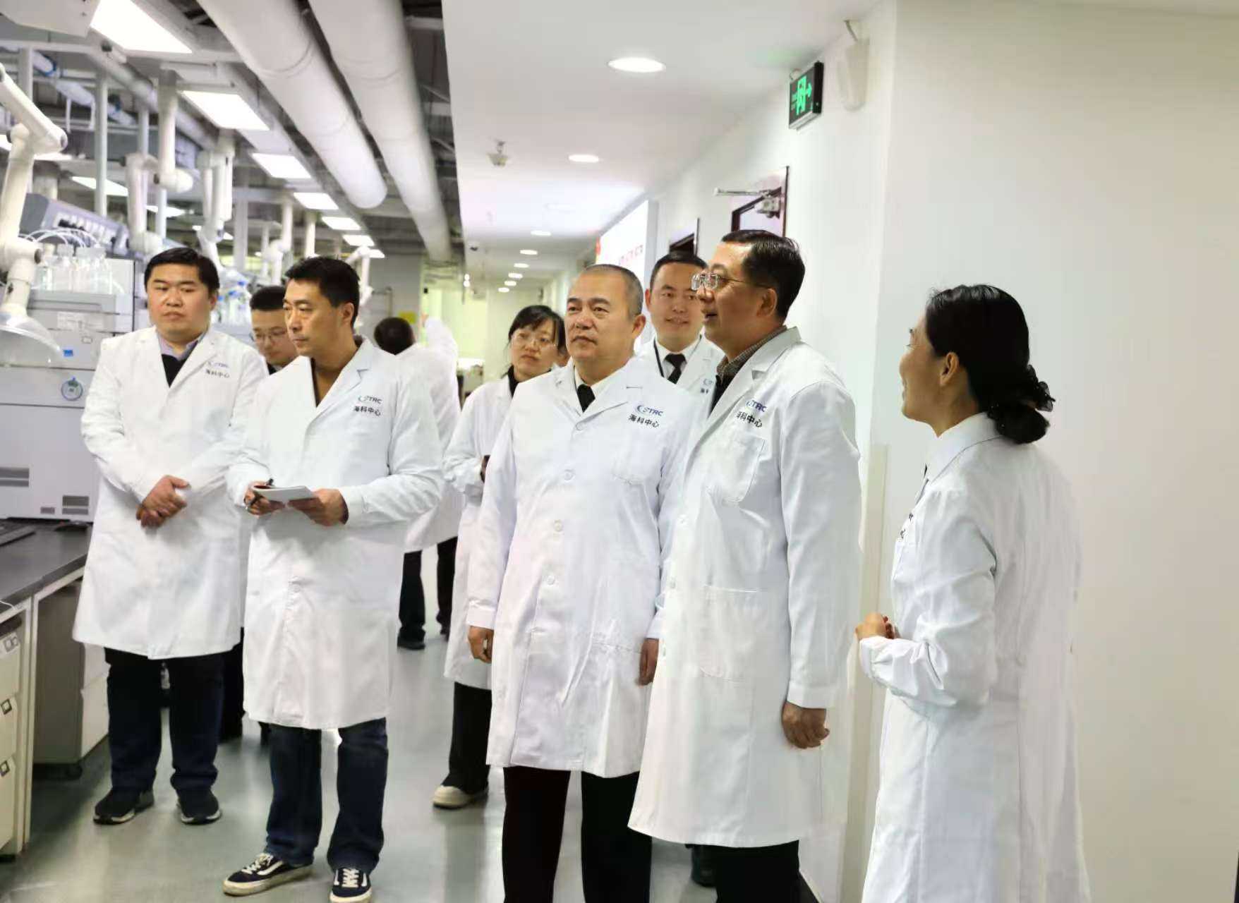 石家庄海关副关长石金峰一行到海科中心交流