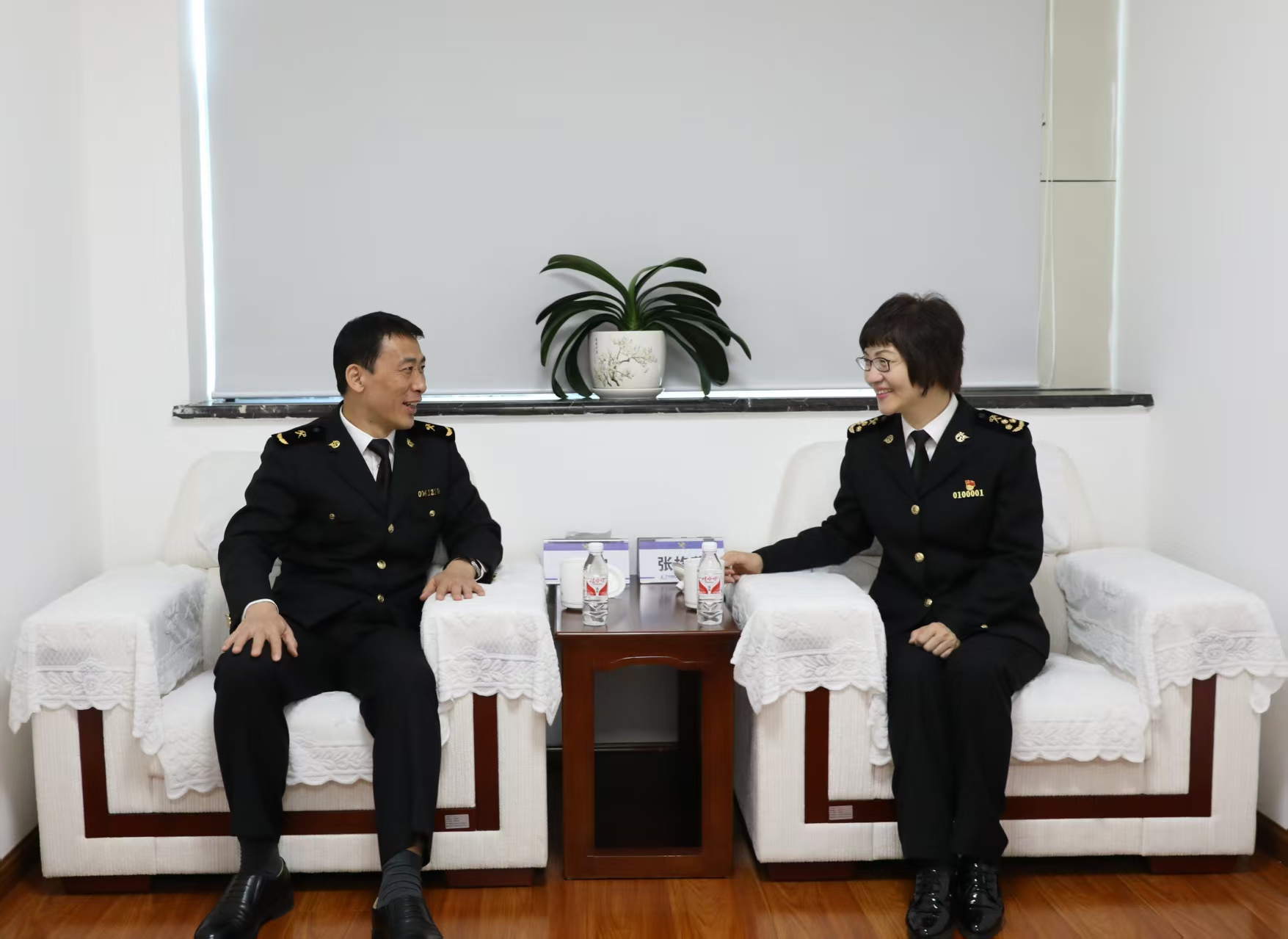 海科中心主任李政良同北京海关张格萍关长交流座谈